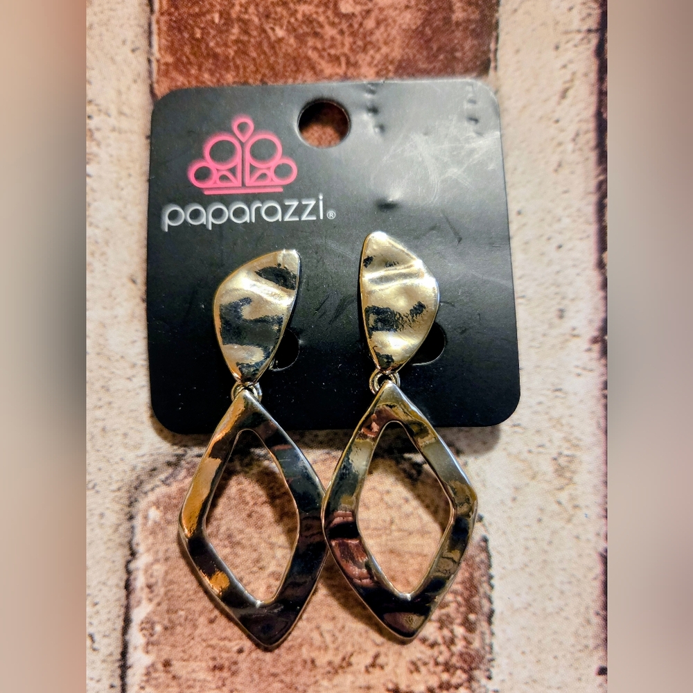Paparazzi Clip On Silver Diamond-Shaped Earrings